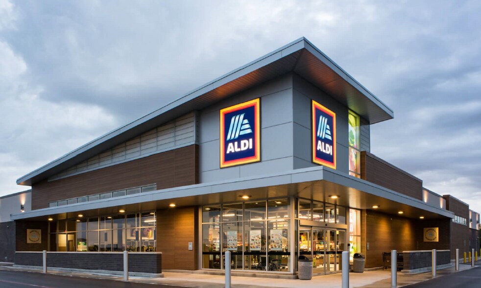 207 Monroe Tpke, Monroe, CT 06468 Aldi Fairfield Co, CT 20Year