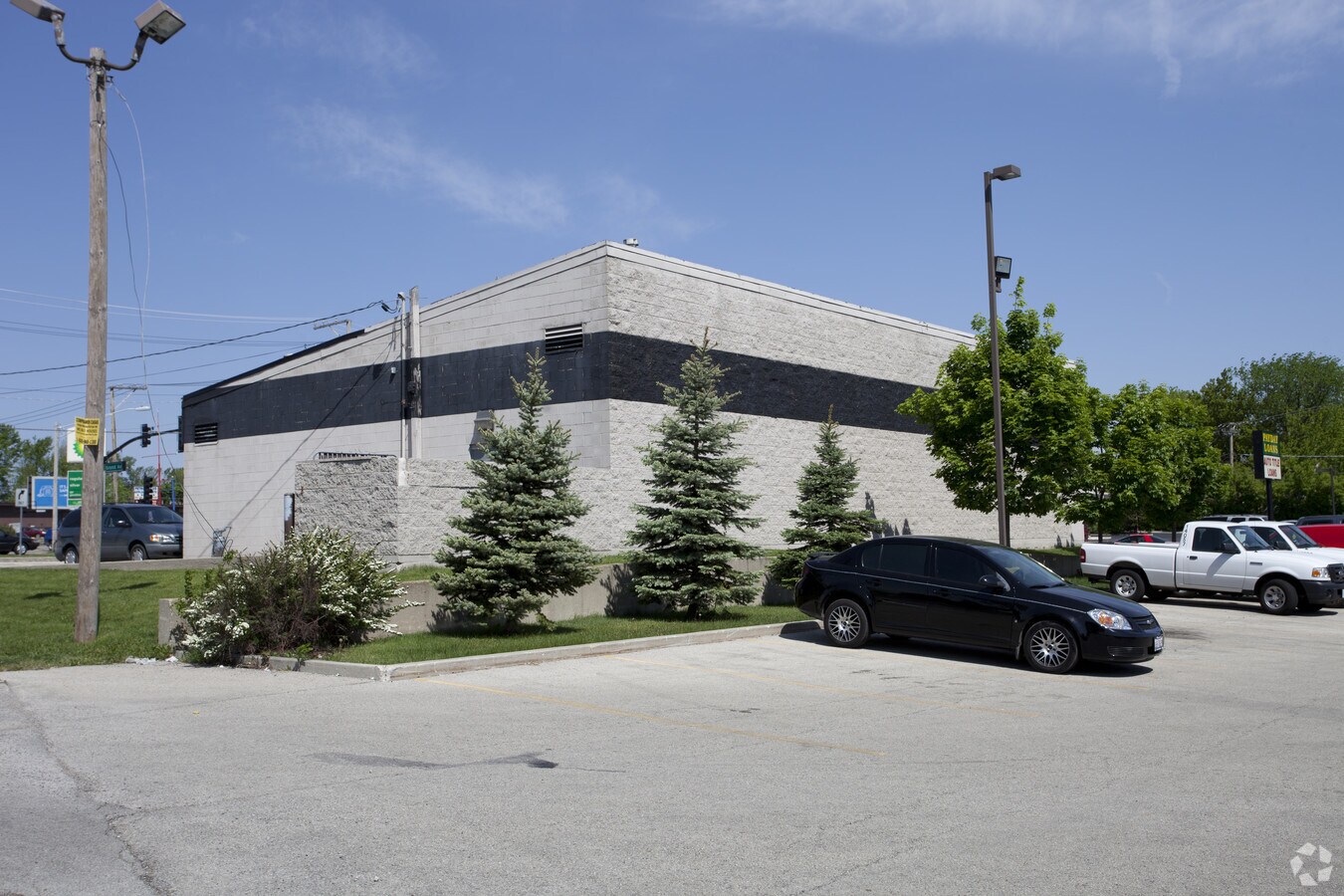 2511 Grand Ave, Waukegan, IL 60085