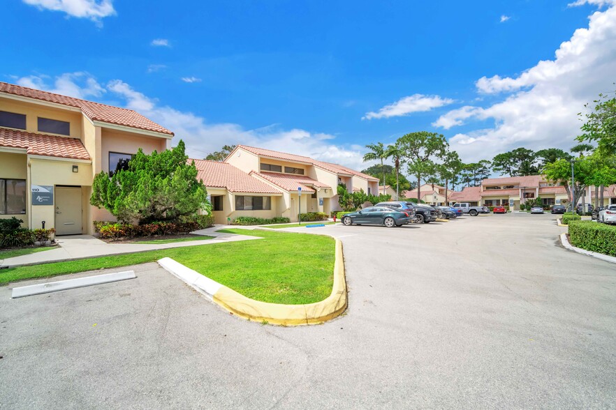 2499 Glades Rd, Boca Raton, FL for lease - Building Photo - Image 3 of 17