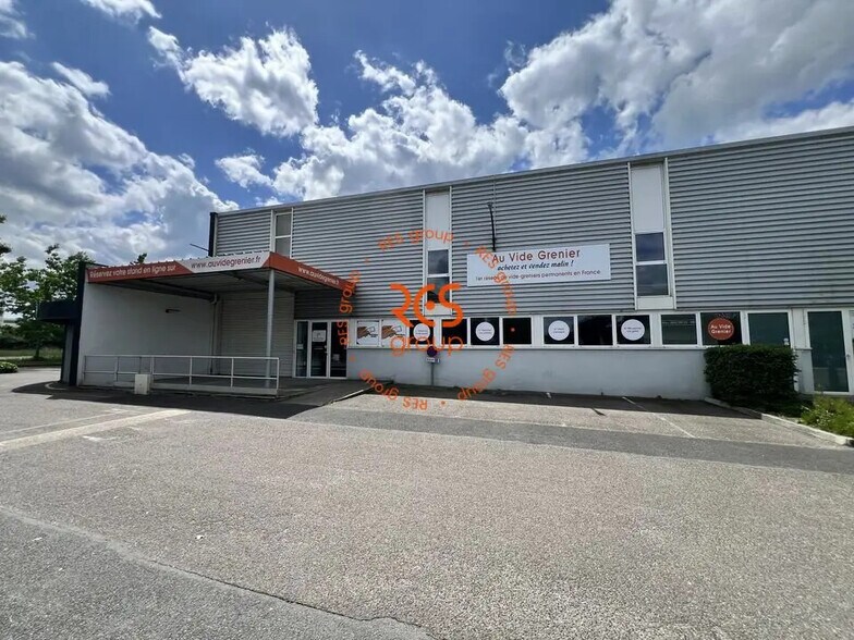 Retail in Pessac for lease - Building Photo - Image 2 of 10