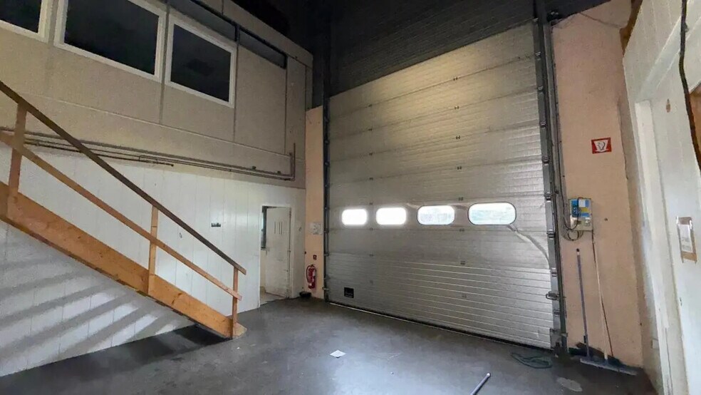 Flex in Châtillon for lease - Building Photo - Image 3 of 8