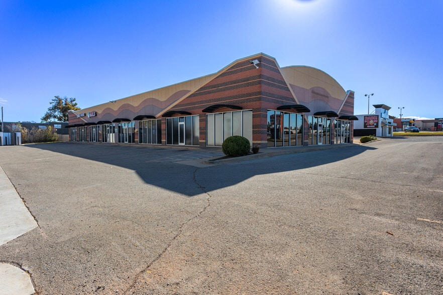 140 S Midwest Blvd, Oklahoma City, OK for lease - Building Photo - Image 2 of 6