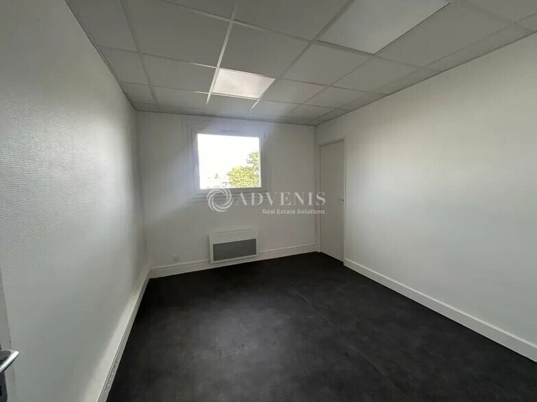 Office in Le Mans for lease - Building Photo - Image 3 of 7