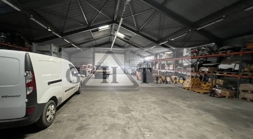 Industrial in Coubron for sale Interior Photo- Image 1 of 2