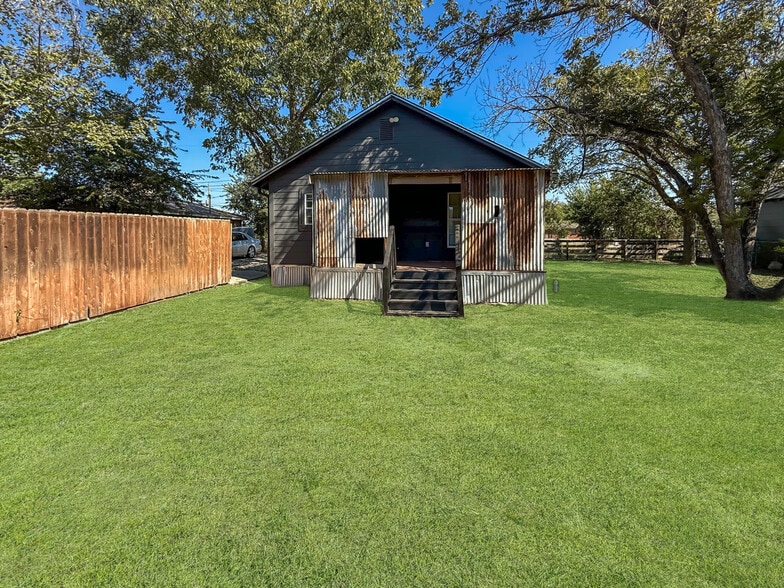 703 E Main St, Little River Academy, TX for sale - Building Photo - Image 3 of 18