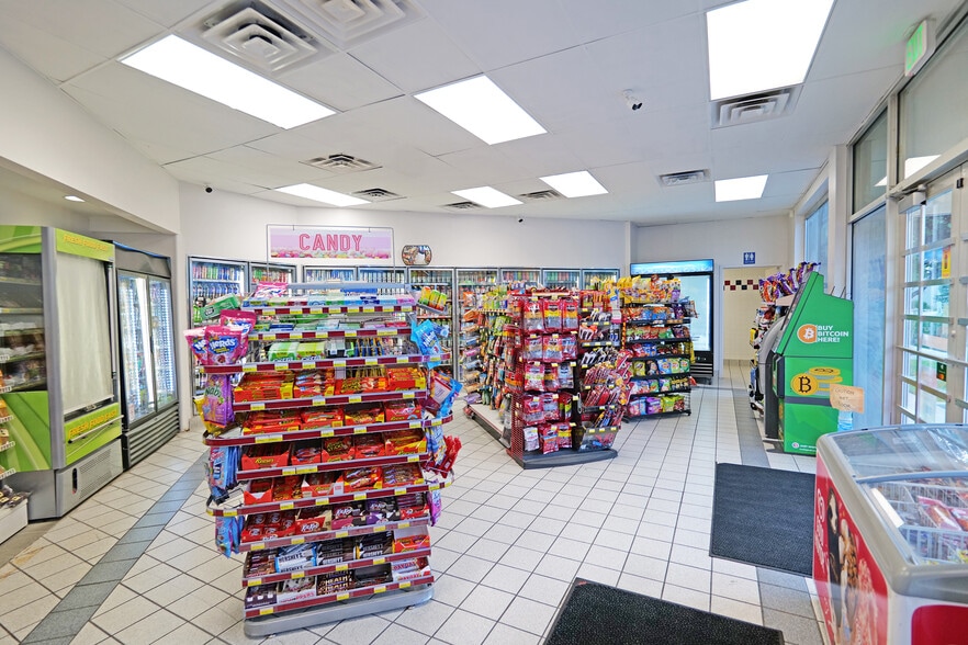 2995 E Fort Union Blvd, Salt Lake City, UT for sale - Interior Photo - Image 3 of 14