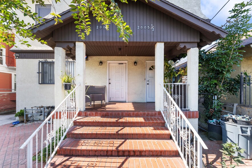 2005 Magnolia Ave, Los Angeles, CA for sale - Building Photo - Image 1 of 30