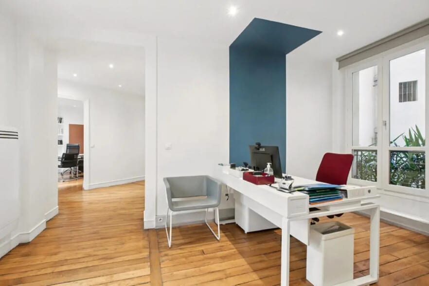 Office in Paris for sale - Interior Photo - Image 1 of 12