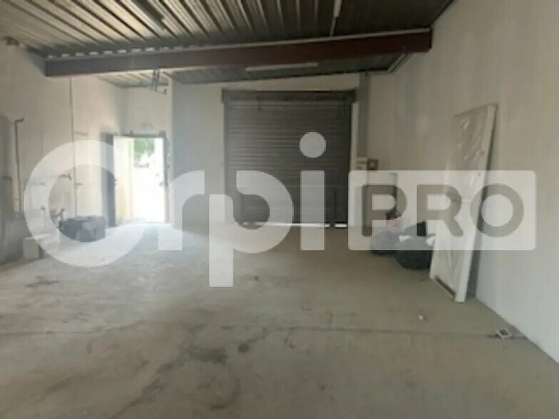 Flex in Arnas for lease - Interior Photo - Image 3 of 4