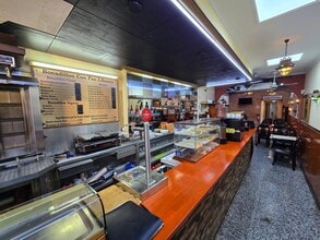 Retail in Barcelona, Barcelona for lease Interior Photo- Image 1 of 13