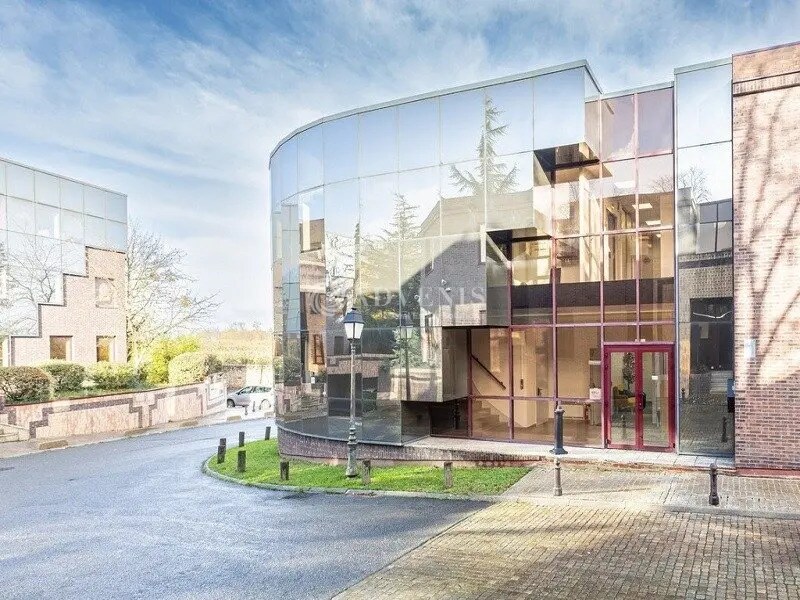Office in Saint-Germain-en-Laye for lease Building Photo- Image 1 of 8