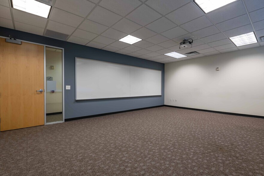 6003 Veterans Pky, Columbus, GA for lease - Interior Photo - Image 3 of 28