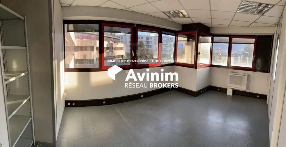 Office in La Tronche for lease - Interior Photo - Image 1 of 24
