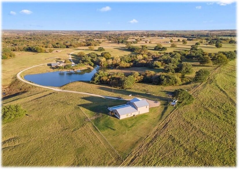 435 County Road 470, Chilton, TX for sale - Primary Photo - Image 1 of 33