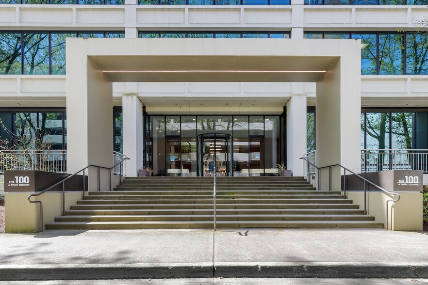 Park Square portfolio of 2 properties for sale on LoopNet.com - Building Photo - Image 2 of 19