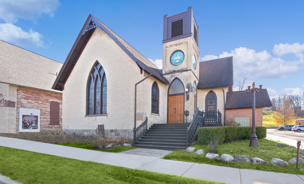 30 Quarterline St, Newaygo, MI for sale - Building Photo - Image 1 of 36