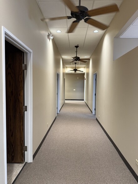 22285 Pepper Rd, Lake Barrington, IL for lease - Building Photo - Image 3 of 6