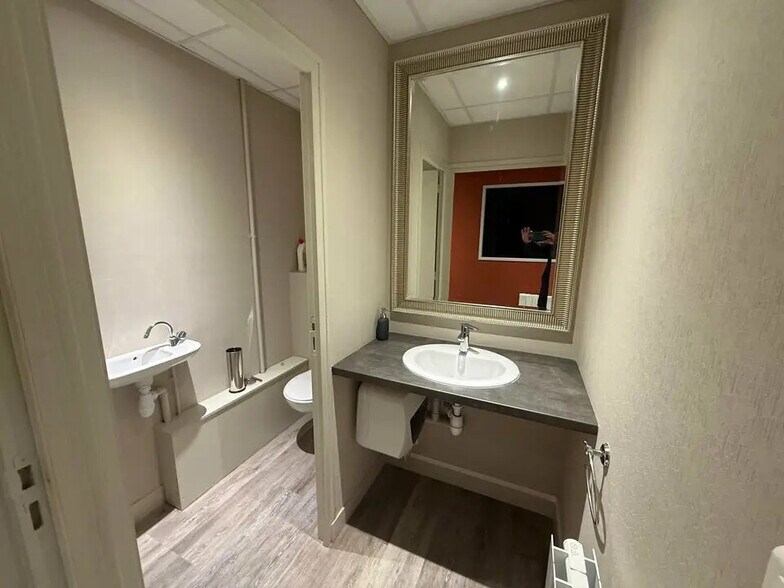 Office in Bihorel for lease - Interior Photo - Image 3 of 9