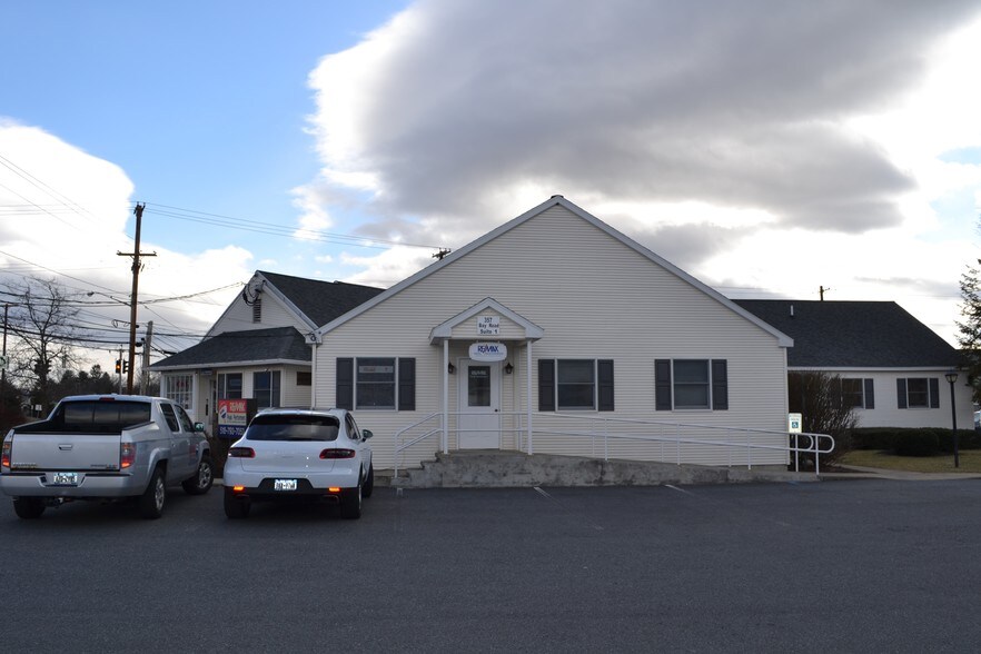 357 Bay Rd, Queensbury, NY for sale - Building Photo - Image 1 of 1