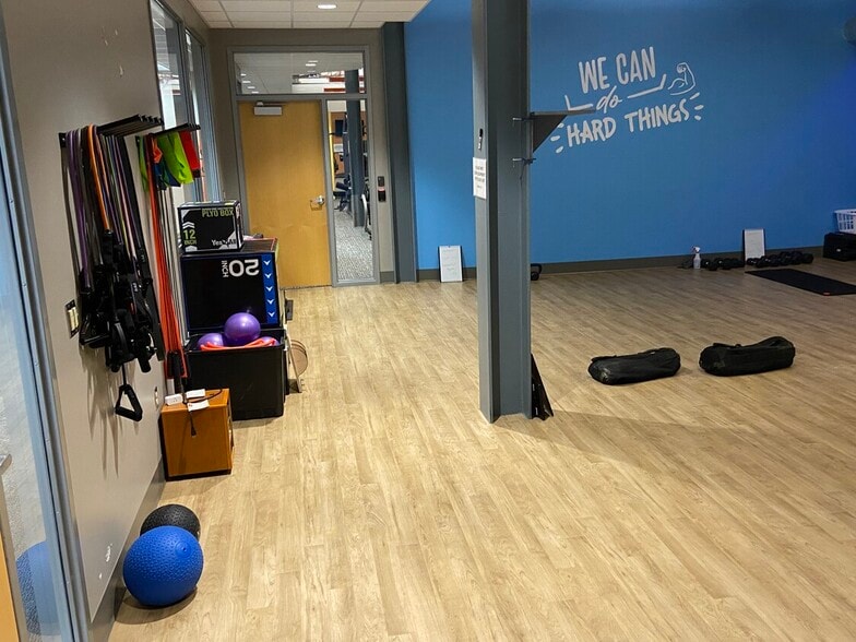 1111 E South River St, Appleton, WI for lease - Interior Photo - Image 2 of 8