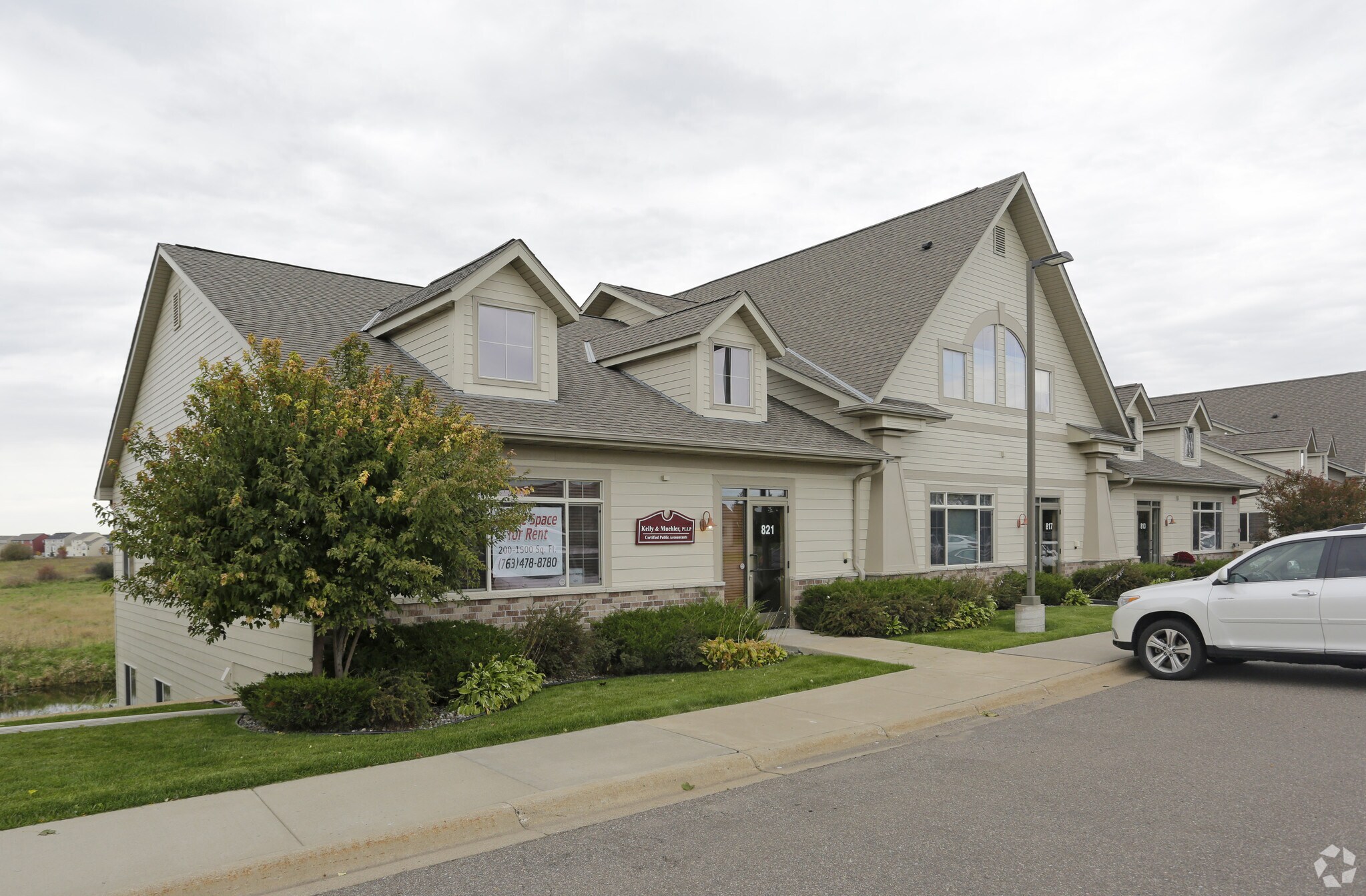 813-821 Meander Dr, Medina, MN for sale Primary Photo- Image 1 of 1