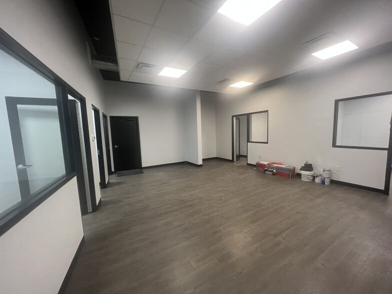 617 Walnut St, Jeffersonville, IN for lease - Building Photo - Image 3 of 16