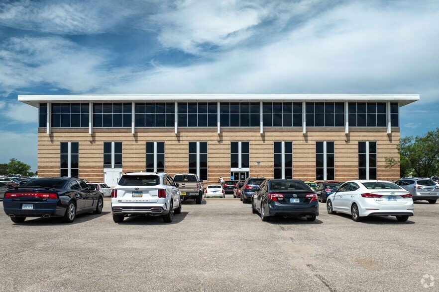 8111 E 32nd St N, Wichita, KS for lease - Building Photo - Image 3 of 5