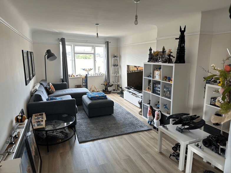 55 Seaward Av, New Milton for sale - Building Photo - Image 3 of 3