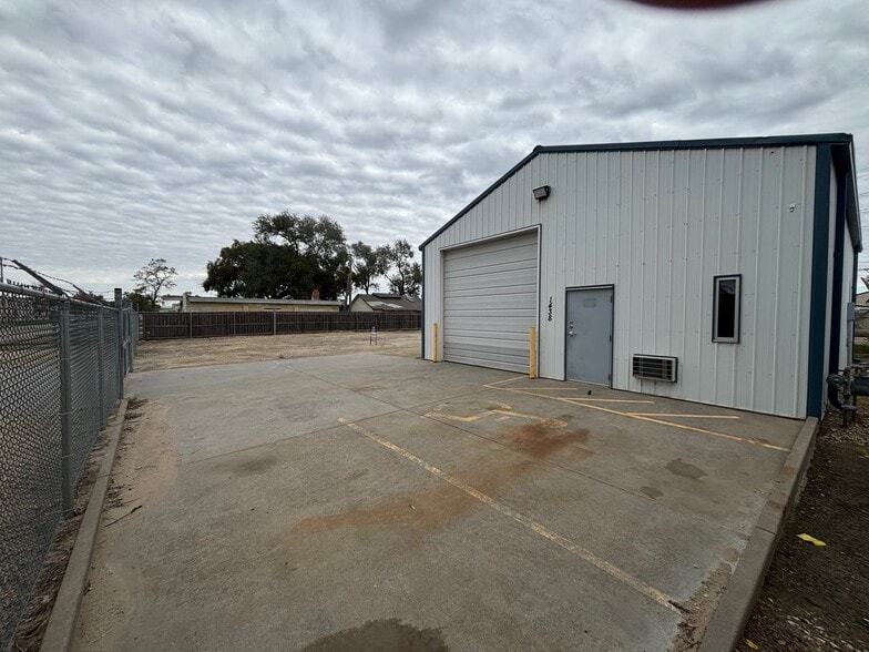 1438 S Handley St, Wichita, KS for lease - Building Photo - Image 2 of 11