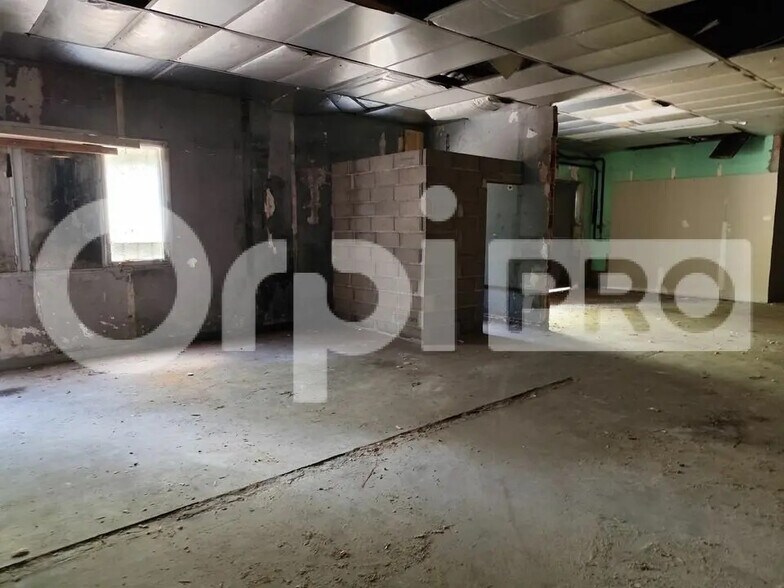 Industrial in Le Palais-sur-Vienne for lease - Interior Photo - Image 3 of 5