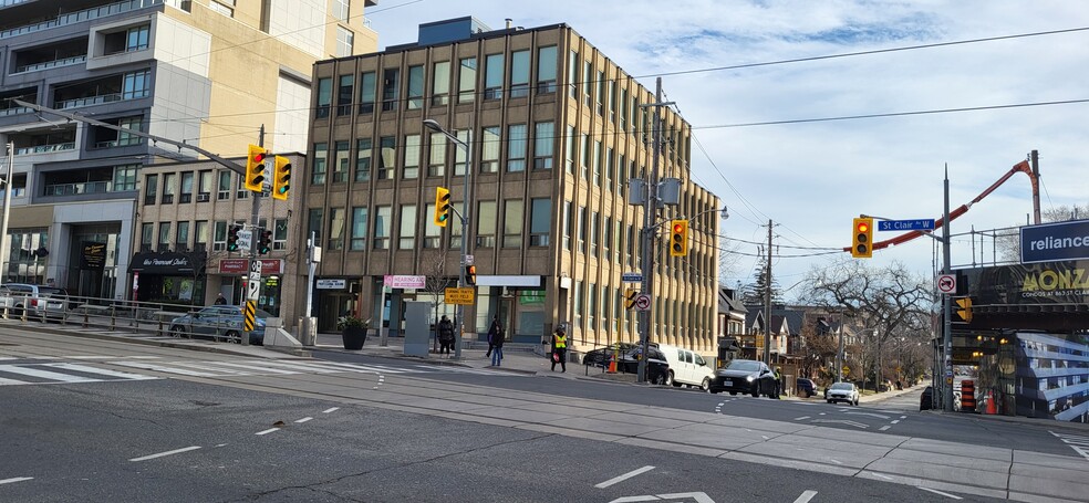 845-851 St Clair Av W, Toronto, ON for lease - Building Photo - Image 2 of 15