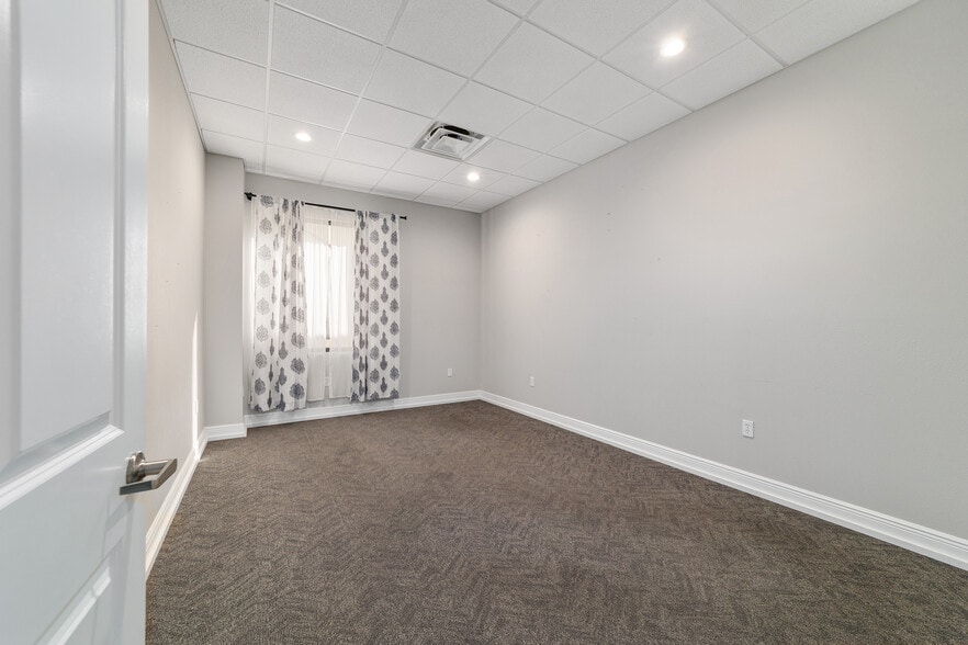 809 County Road 466, The Villages, FL for sale - Interior Photo - Image 2 of 42