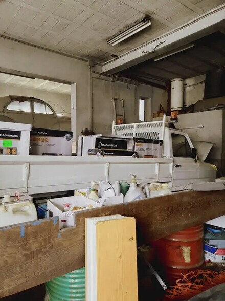 Retail in Challes-les-Eaux for lease - Interior Photo - Image 3 of 5