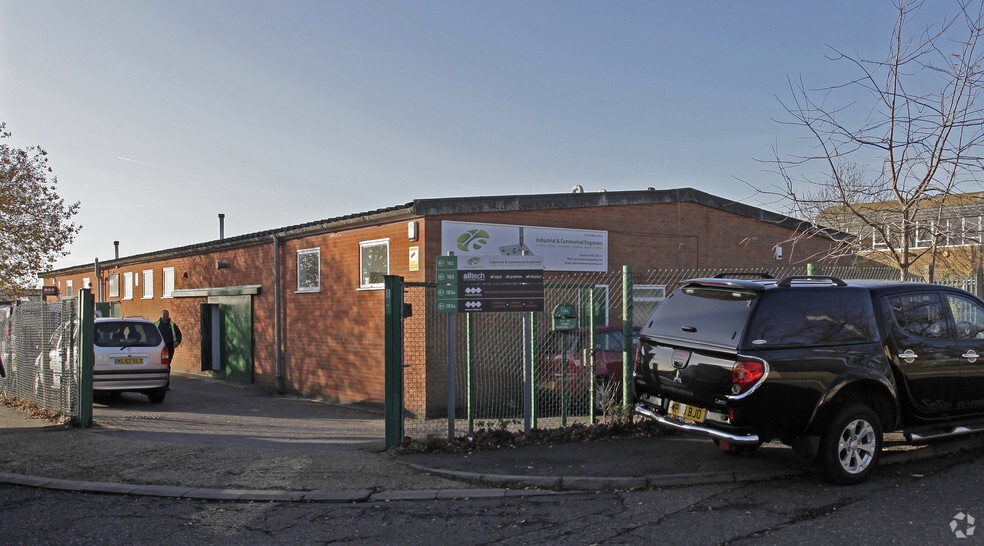182-184 Camford Way, Luton for sale - Primary Photo - Image 1 of 1