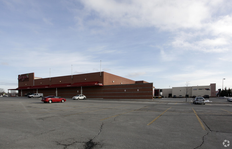 380 Dundas St E, Oakville, ON for lease - Building Photo - Image 2 of 5