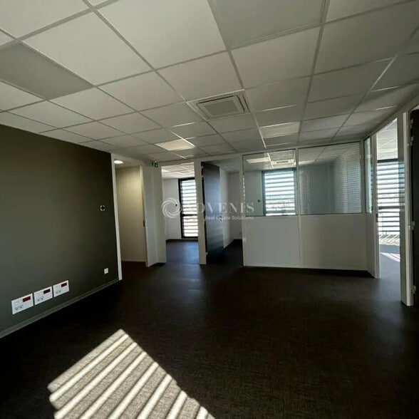 Office in for lease - Interior Photo - Image 2 of 5