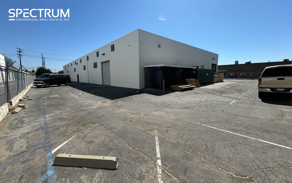 9637-9649 Owensmouth Ave, Chatsworth, CA for lease - Building Photo - Image 2 of 5