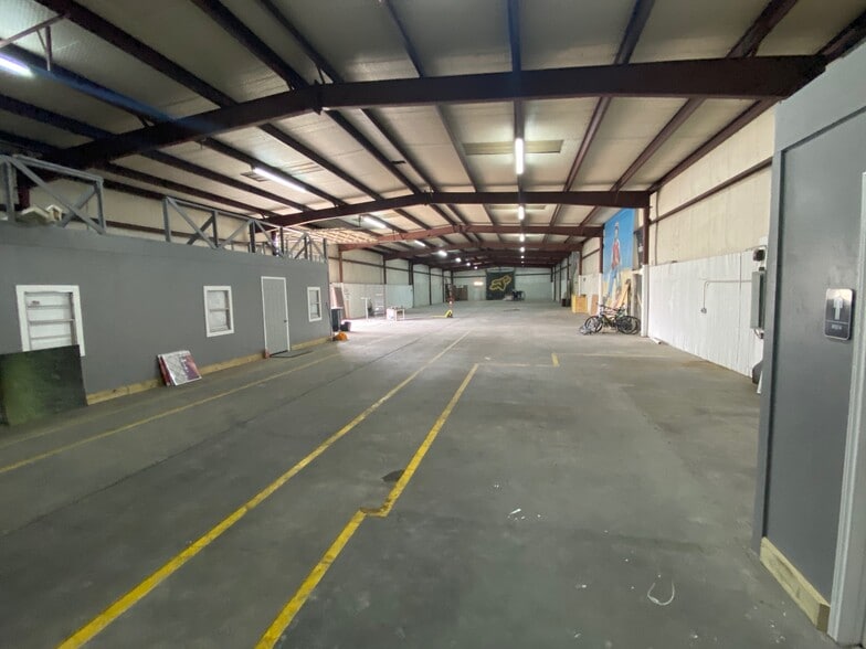 218 Lemmuel, Weatherford, TX for lease - Building Photo - Image 3 of 11