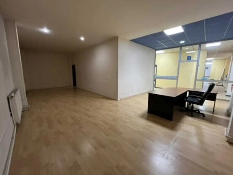 Office in Saint-Quentin for lease - Building Photo - Image 3 of 6