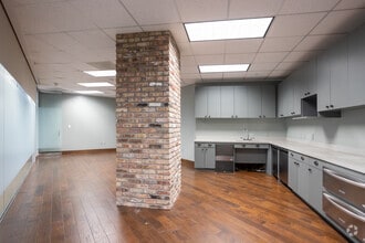 675 Bering Dr, Houston, TX for lease Interior Photo- Image 2 of 4