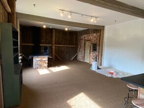 7070 Cedar Bay Rd, Fayetteville, NY for lease Interior Photo- Image 2 of 7