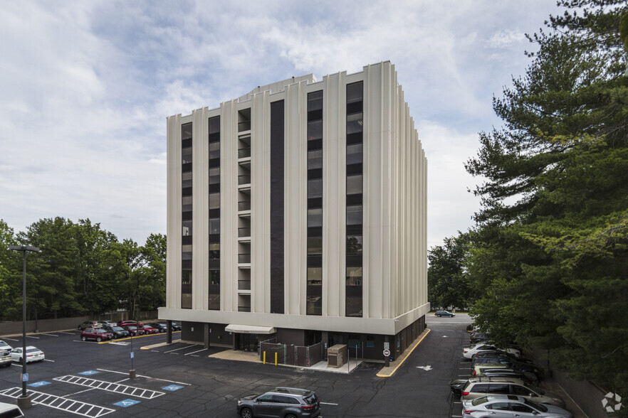 6066 Leesburg Pike, Falls Church, VA for lease - Building Photo - Image 2 of 7