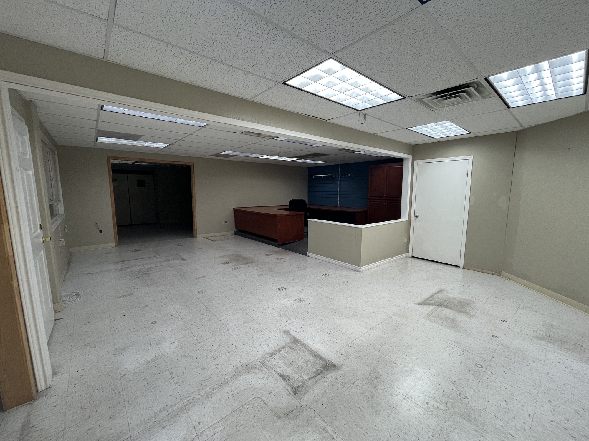 2502 Harry Wurzbach Rd, San Antonio, TX for lease Interior Photo- Image 1 of 10