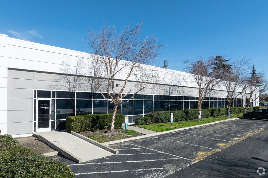 4696-4698 Willow Rd, Pleasanton, CA for lease - Building Photo - Image 2 of 7