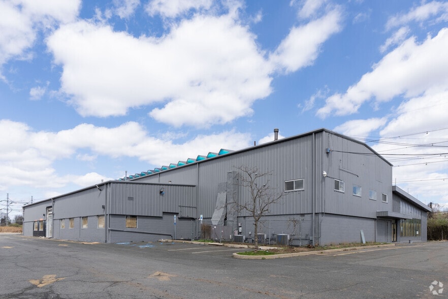 501 Industry Rd, Staten Island, NY for sale - Building Photo - Image 3 of 5