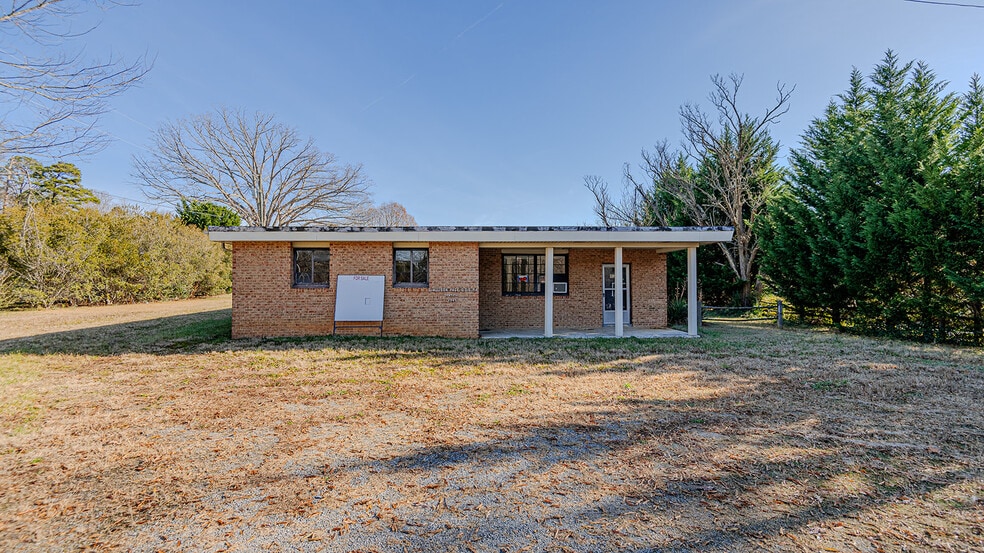 3043 US Highway 158 W, Yanceyville, NC for sale - Primary Photo - Image 1 of 22