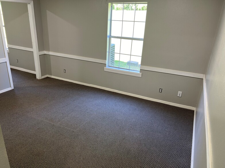 15632 State Highway 110 S, Whitehouse, TX for lease - Interior Photo - Image 3 of 17