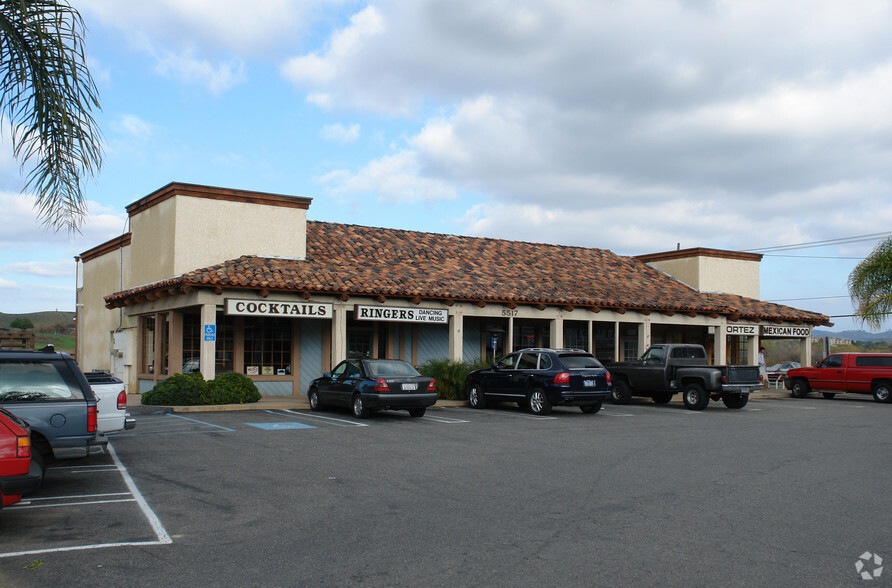 5517-5527 Mission Rd, Bonsall, CA for lease - Building Photo - Image 2 of 8