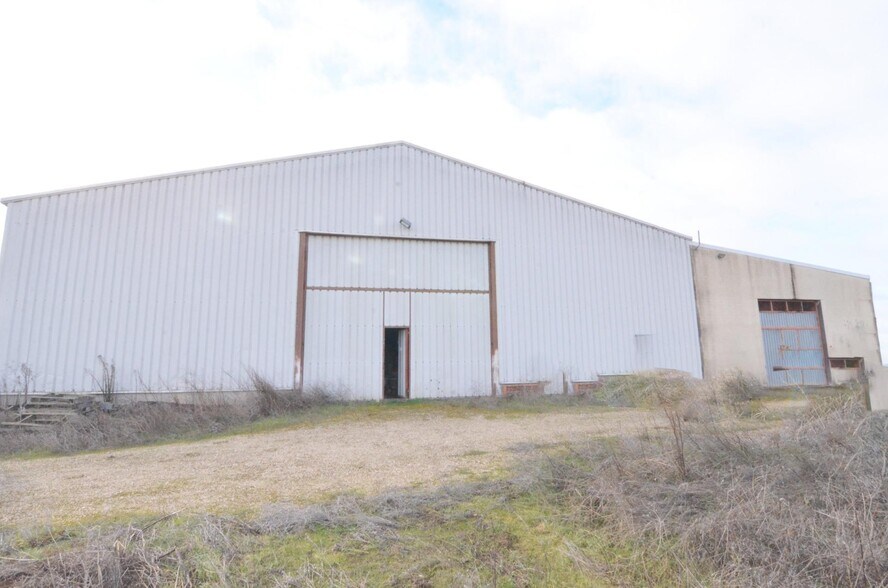 Industrial in Monterrubio de Armuña for sale - Building Photo - Image 3 of 40