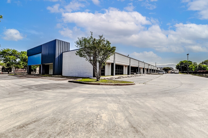 8515 Fannin St, Houston, TX for lease - Building Photo - Image 3 of 9